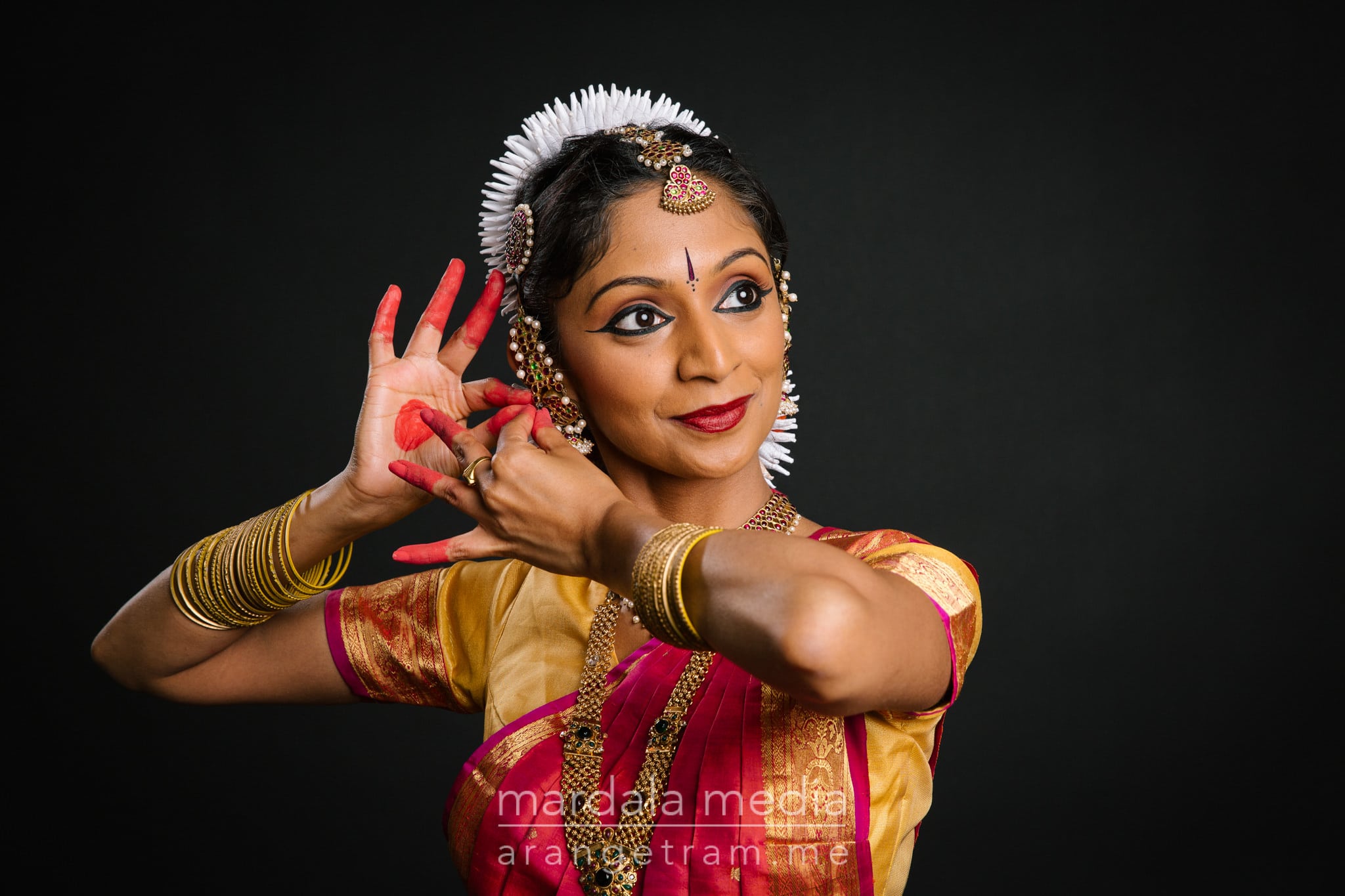 Haree Fotografie - ~ Photoshoot - Regatta Cultural Society ~ Lekshmi B.S.,  Arundhathi V.A. and Reshma Gopi of Regatta Cultural Society posing a  Bharatanatyam instance - Haree Fotografie Code: HF201707_6692 | Facebook